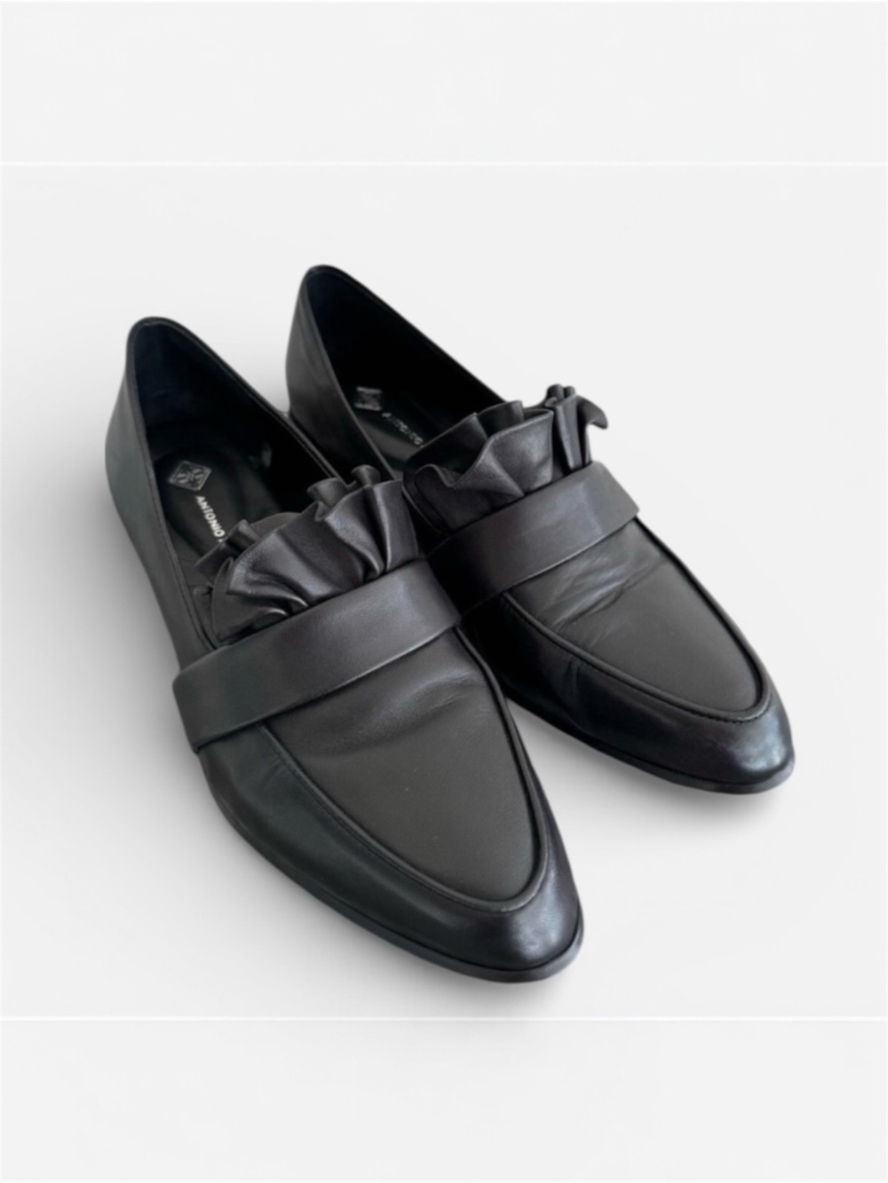 Antonio Melani Leather Ruffle Loafer in Black Size 8